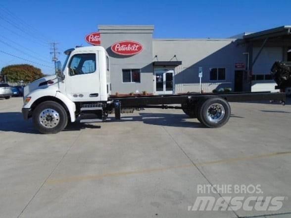 Peterbilt 536 Chassier