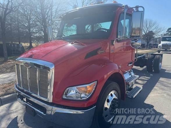 Peterbilt 536 Chassier