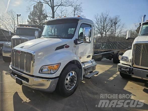 Peterbilt 536 Chassier