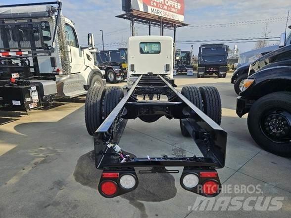 Peterbilt 536 Chassier