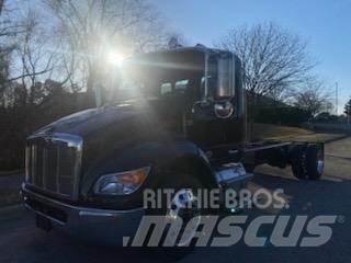 Peterbilt 536 Chassier
