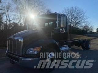 Peterbilt 536 Chassier