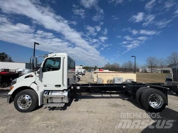 Peterbilt 536 Chassier