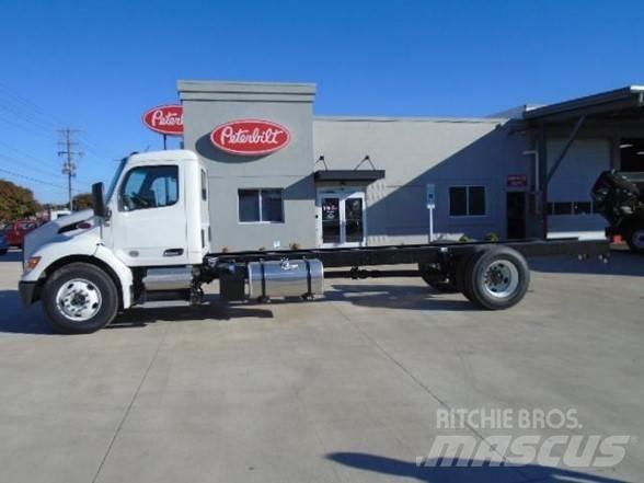 Peterbilt 536 Chassier