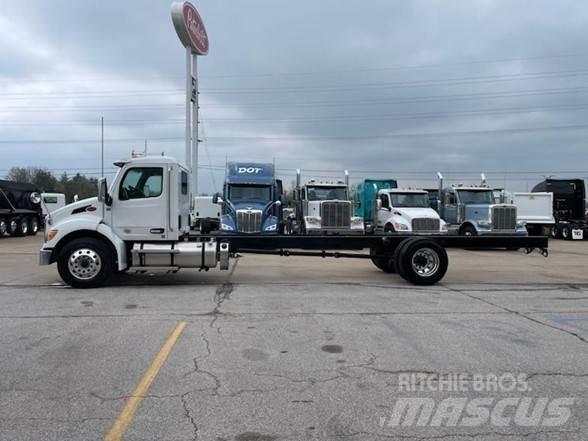 Peterbilt 536 Chassier