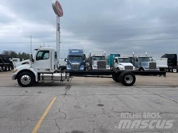 Peterbilt 536 Chassier