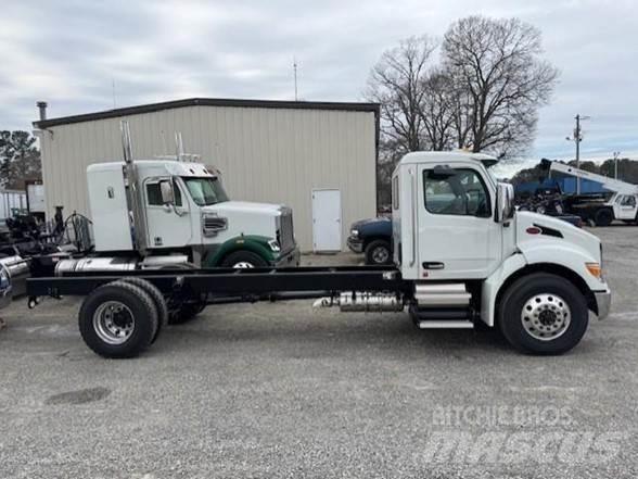 Peterbilt 537 Chassier
