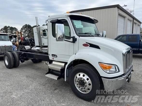 Peterbilt 537 Chassier