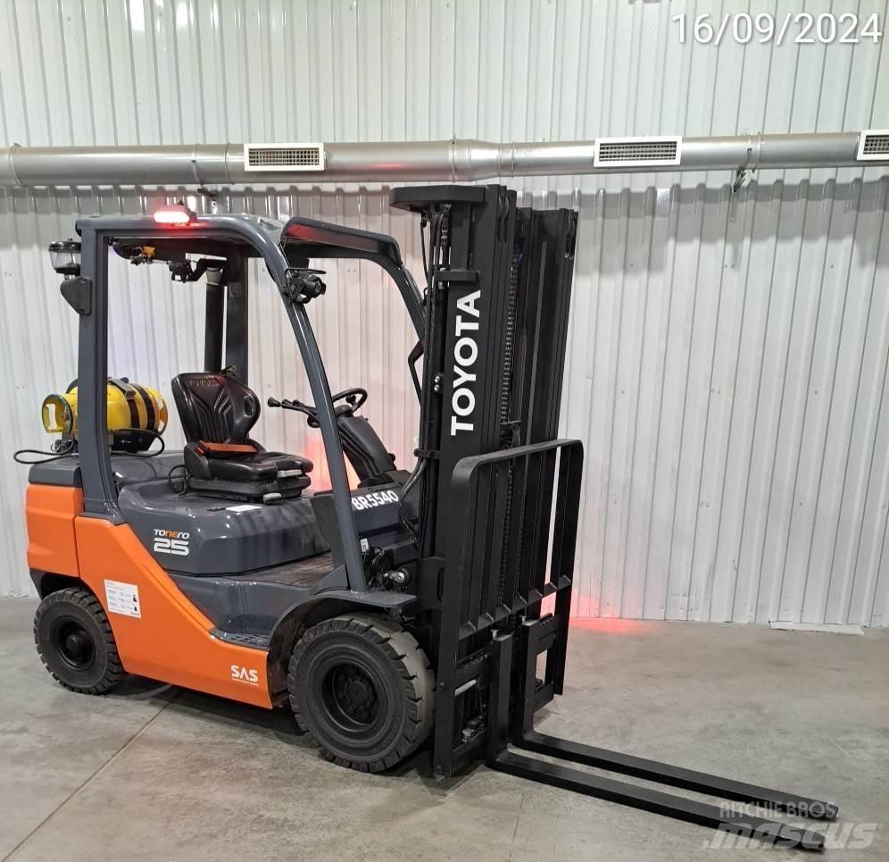 Toyota 02-8FGF25 Gasolmotviktstruckar
