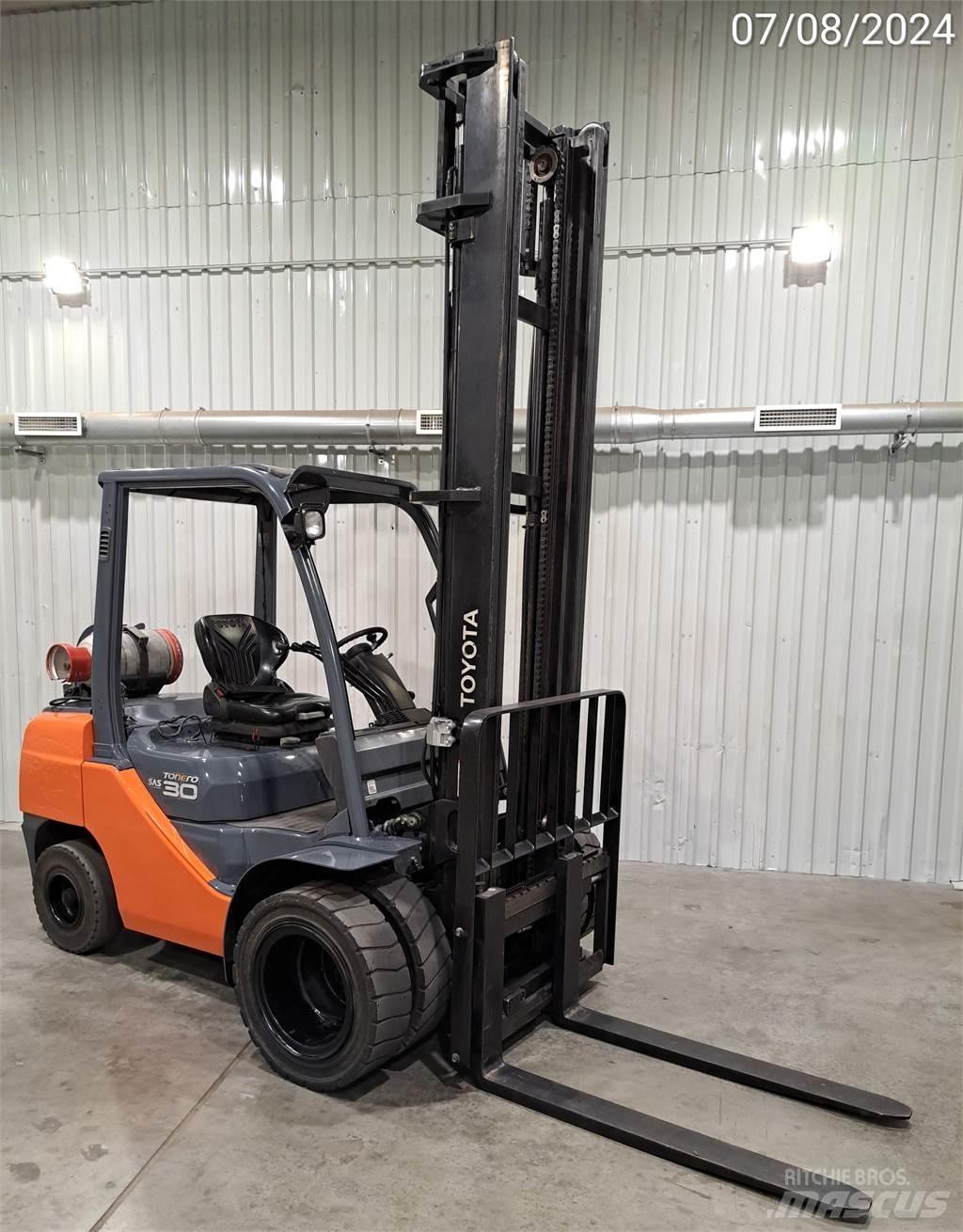 Toyota 02-8FGF30 Gasolmotviktstruckar