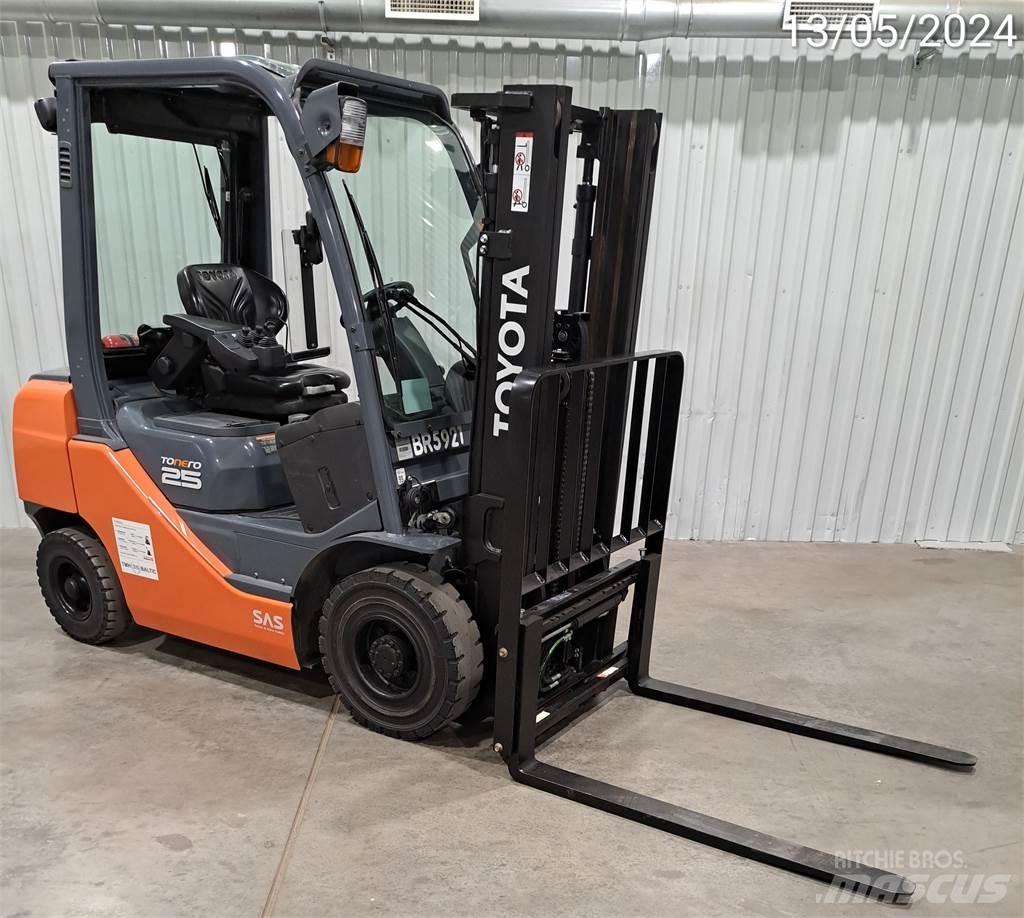 Toyota 52-8FDF25 Dieselmotviktstruckar