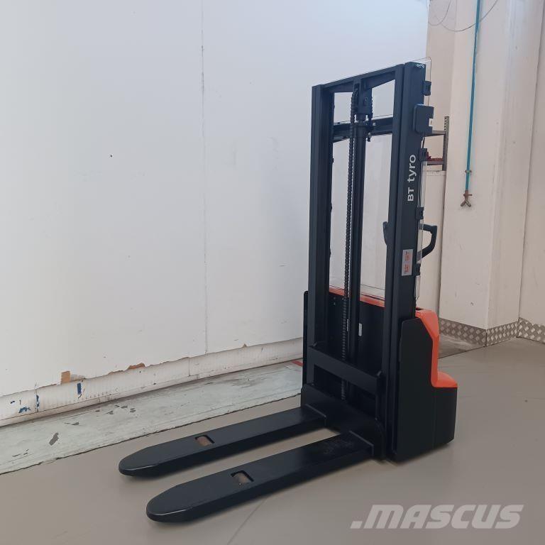 BT SHE100 Manuella pallstaplare