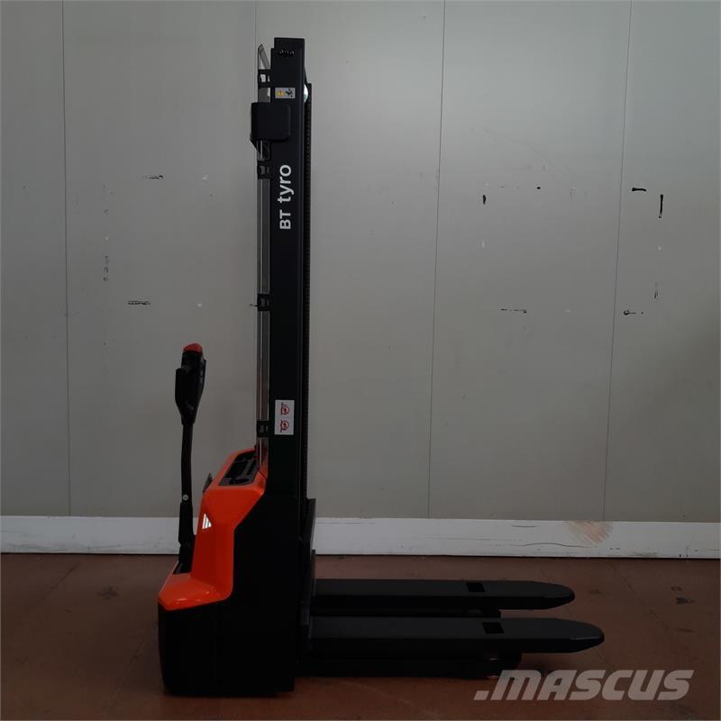 BT SHE100 Manuella pallstaplare