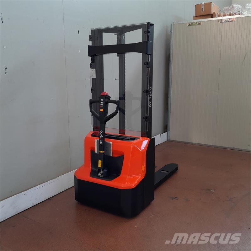 BT SHE100 Manuella pallstaplare