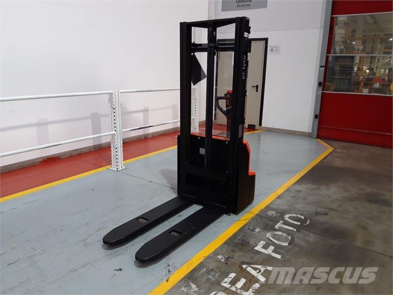 BT SHE100 Manuella pallstaplare