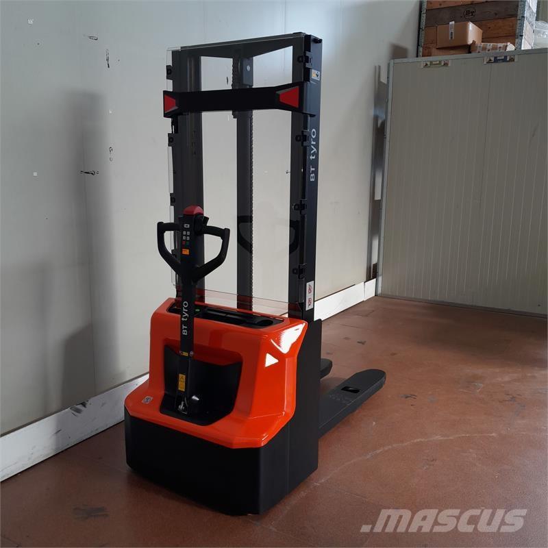 BT SHE100 Manuella pallstaplare