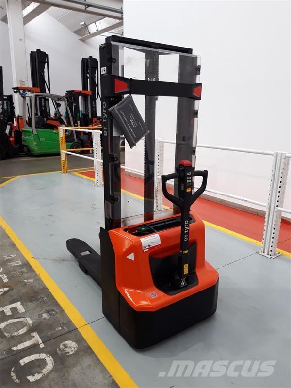 BT SHE100 Manuella pallstaplare