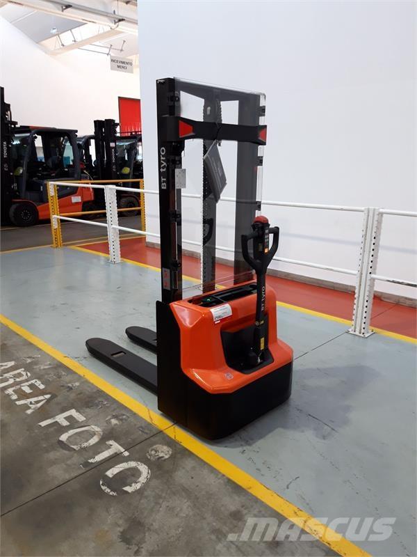 BT SHE100 Manuella pallstaplare