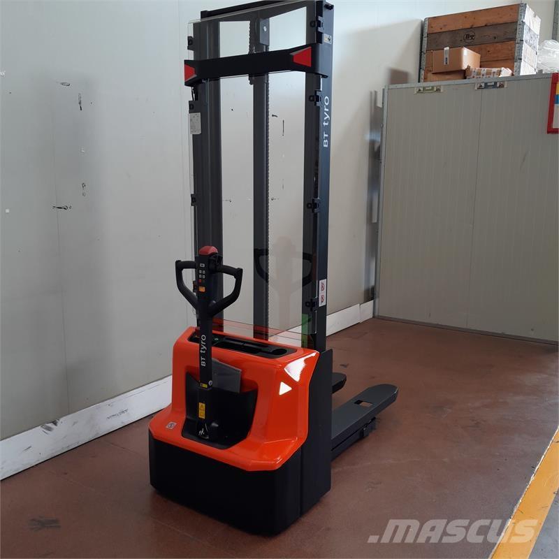 BT SHE100 Manuella pallstaplare