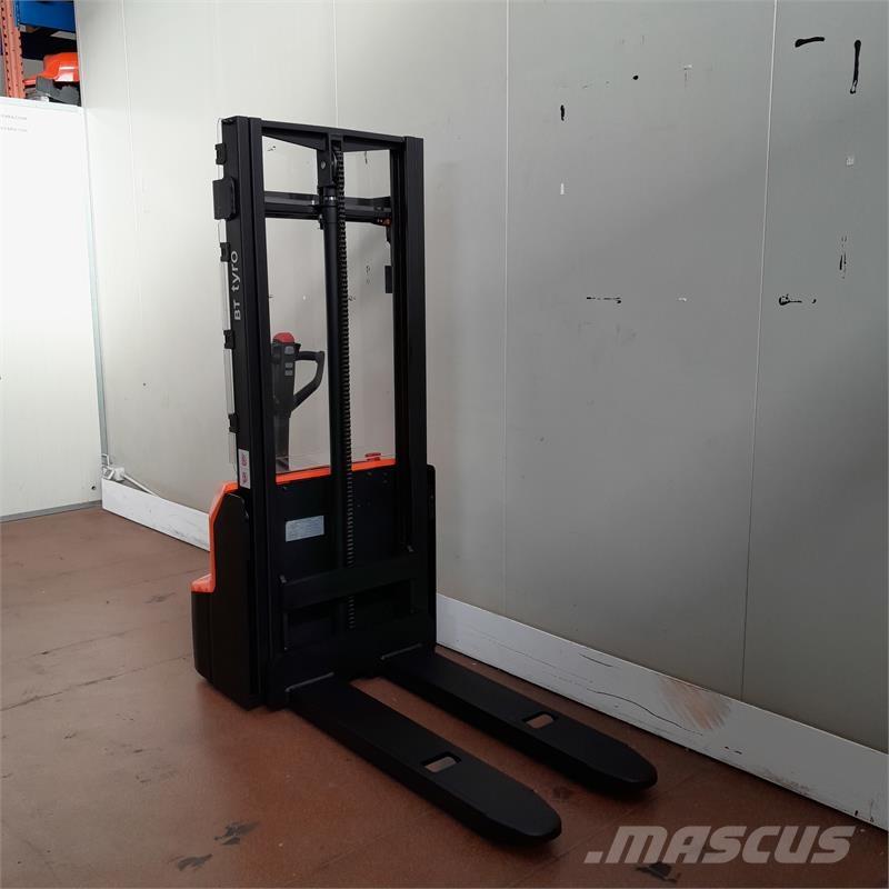 BT SHE100 Manuella pallstaplare