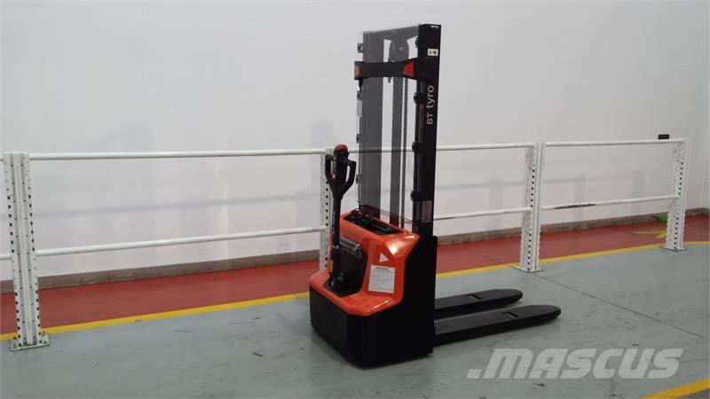 BT SHE100 Manuella pallstaplare