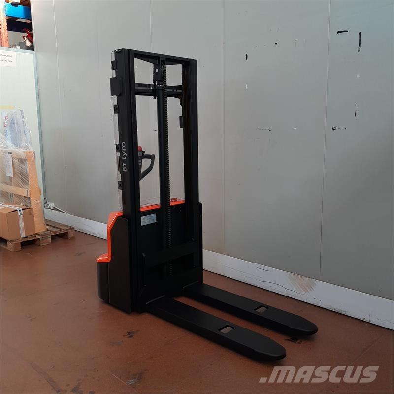 BT SHE100 Manuella pallstaplare