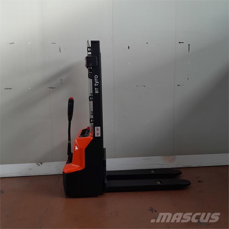 BT SHE100 Manuella pallstaplare