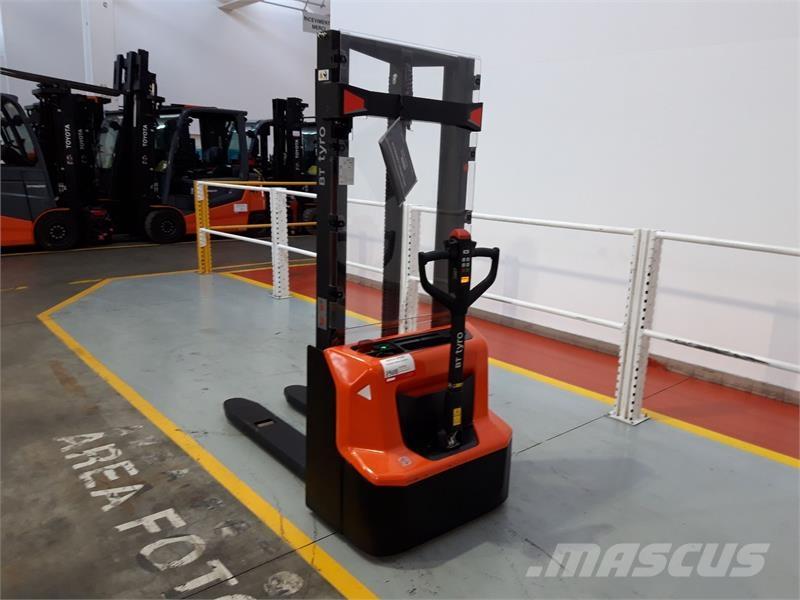 BT SHE100 Manuella pallstaplare