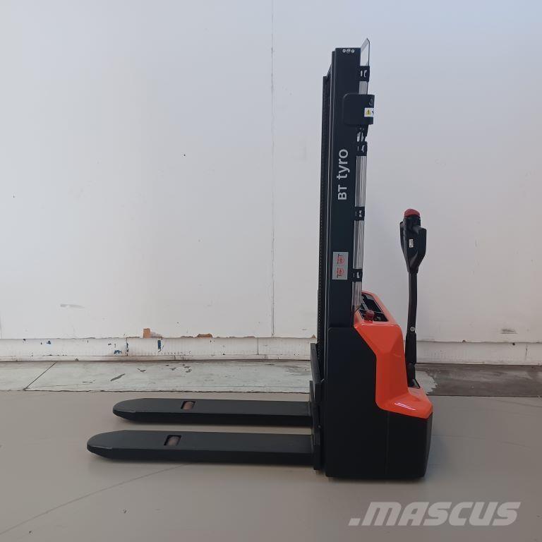 BT SHE100 Manuella pallstaplare