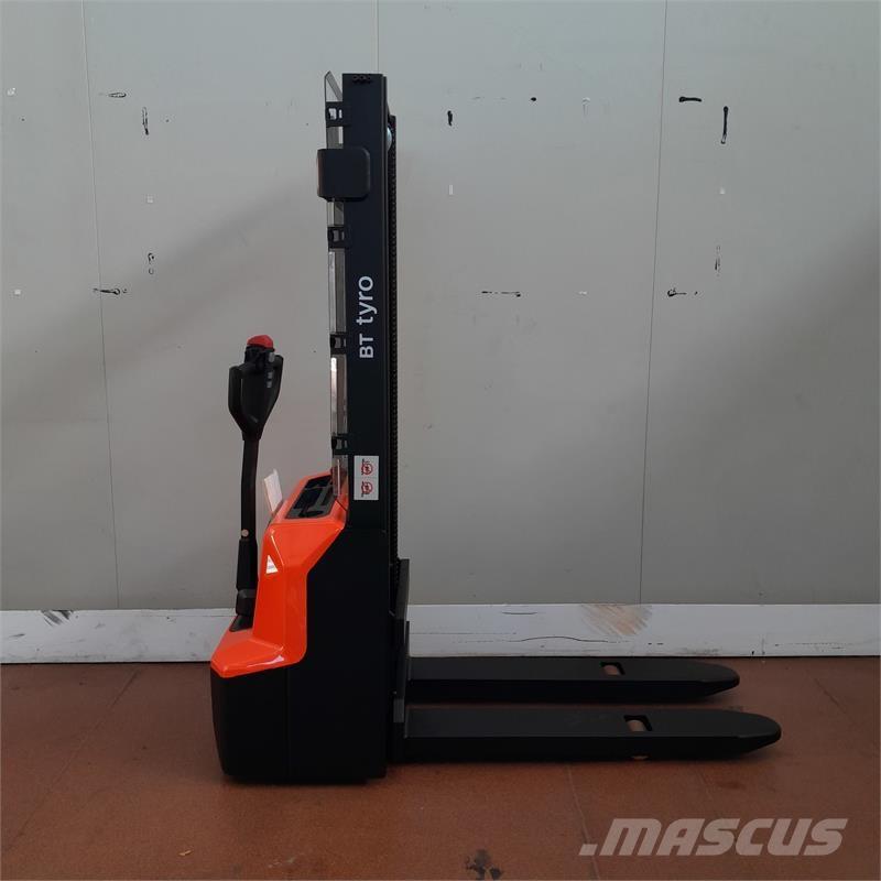 BT SHE100 Manuella pallstaplare