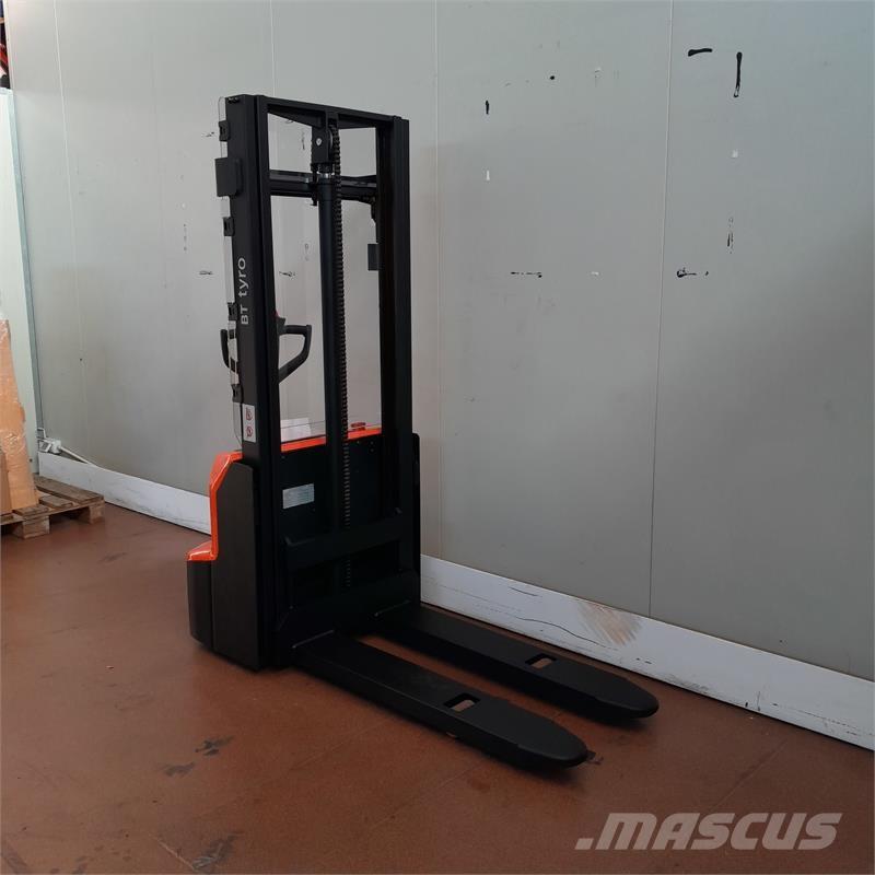 BT SHE100 Manuella pallstaplare