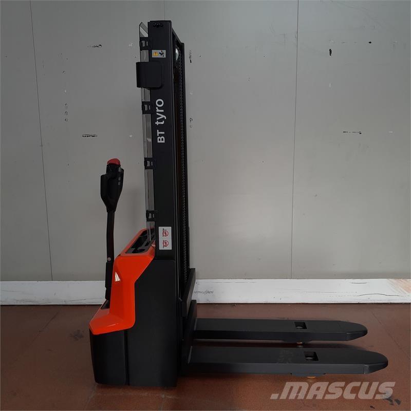 BT SHE100 Manuella pallstaplare