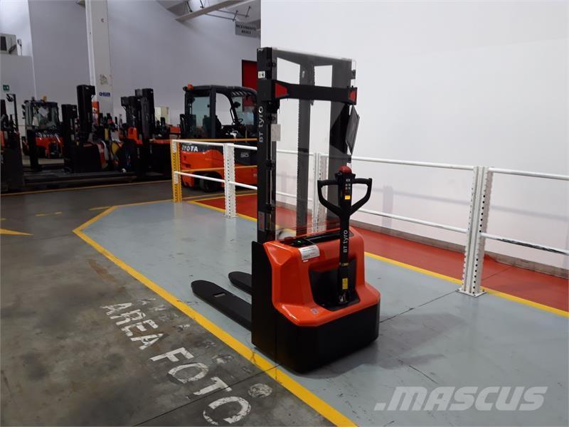 BT SHE100 Manuella pallstaplare