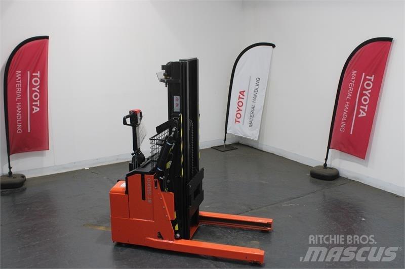 BT RWE120 Manuella pallstaplare