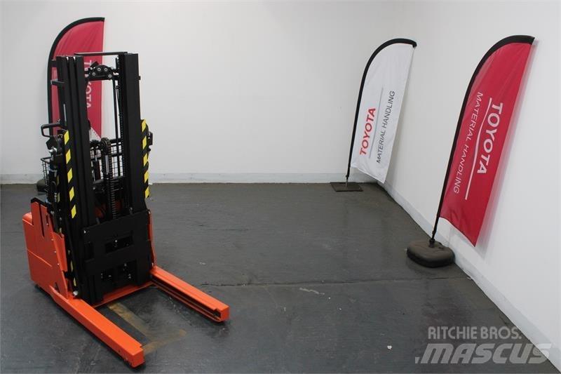 BT RWE120 Manuella pallstaplare