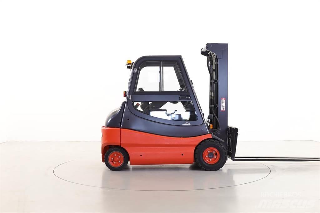 Linde E30-02/336 Elmotviktstruckar