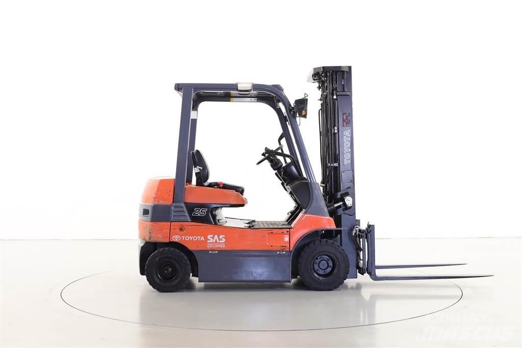 Toyota 7FB25 Elmotviktstruckar