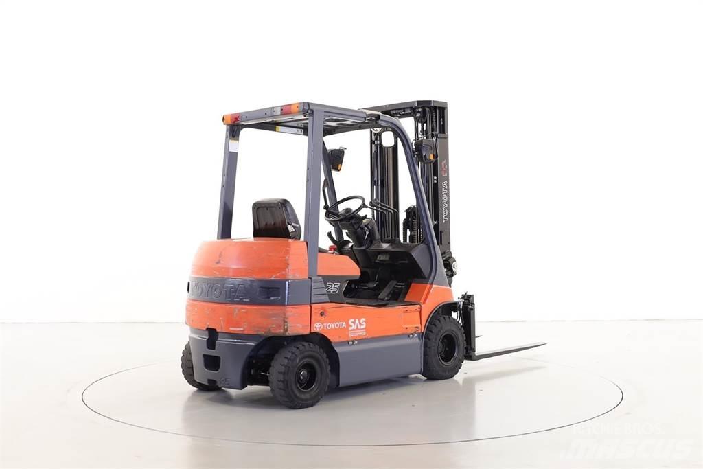 Toyota 7FB25 Elmotviktstruckar
