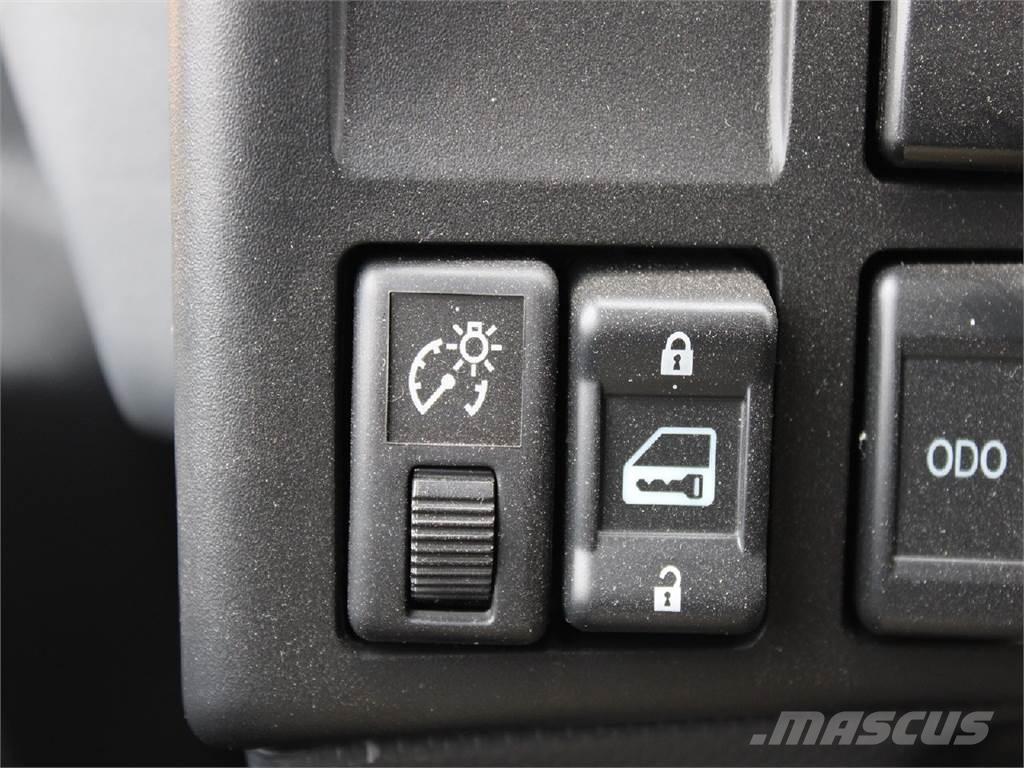 Isuzu NRR Lastväxlare med kabellift