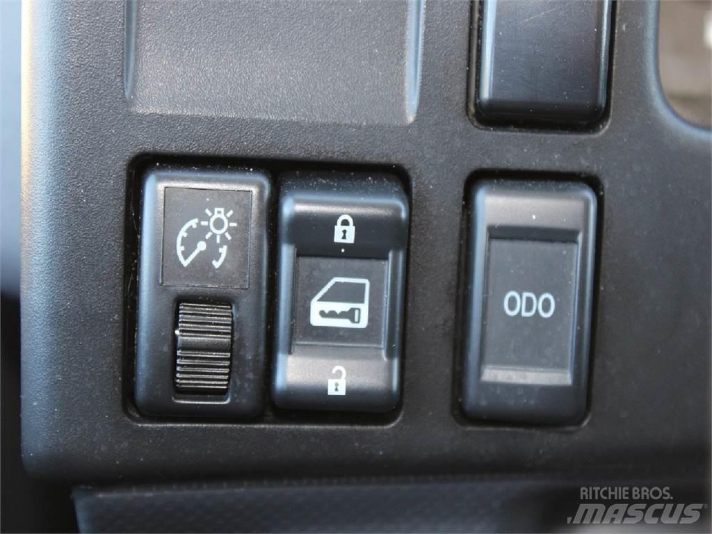 Isuzu NRR Växelflak-/Containerbilar