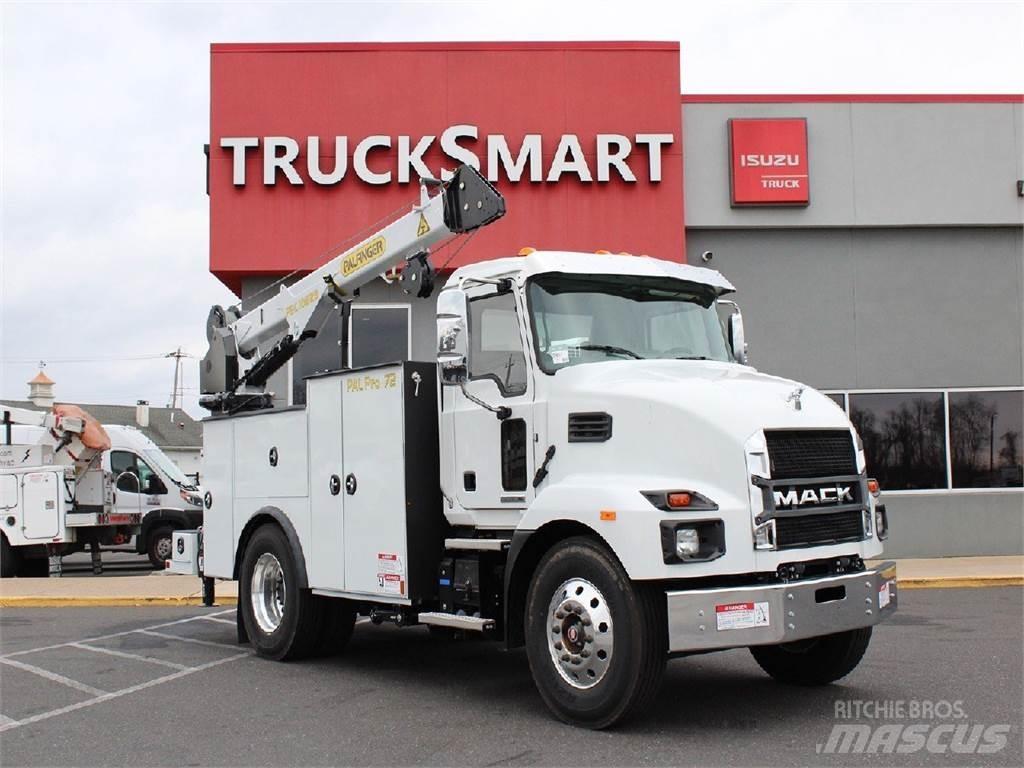 Mack MD6 Kranbilar