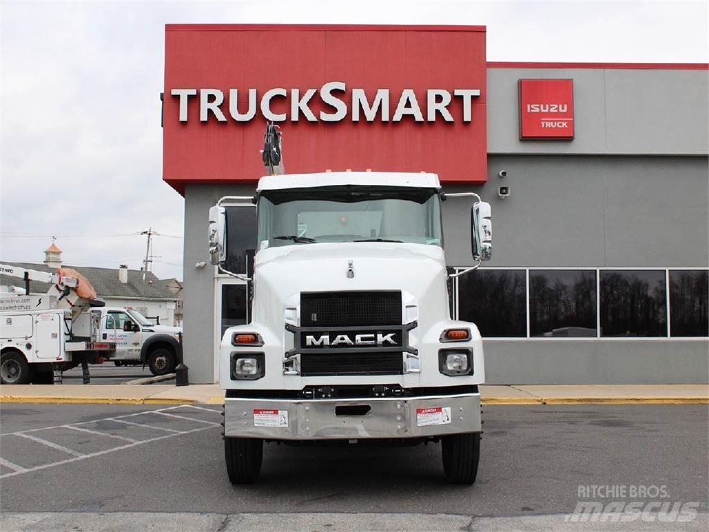 Mack MD6 Kranbilar