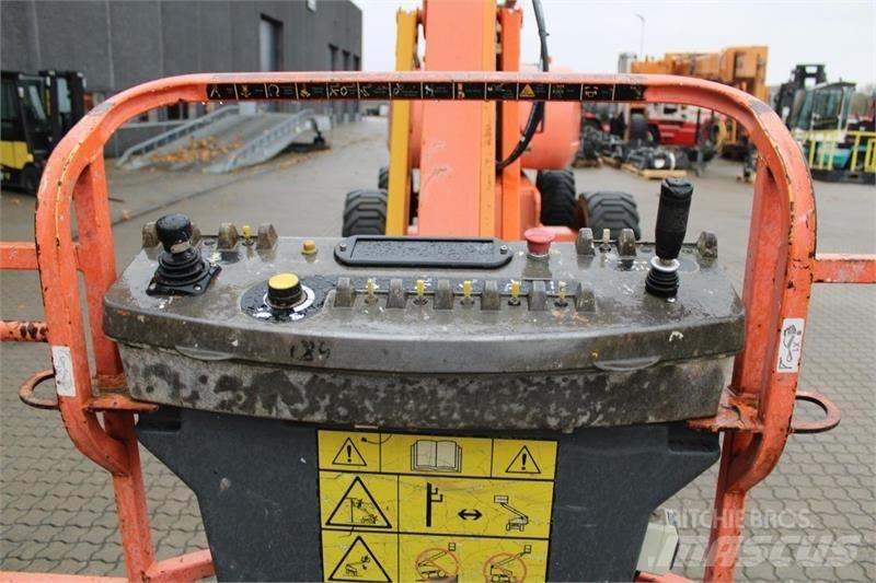 JLG 800AJ Bomliftar