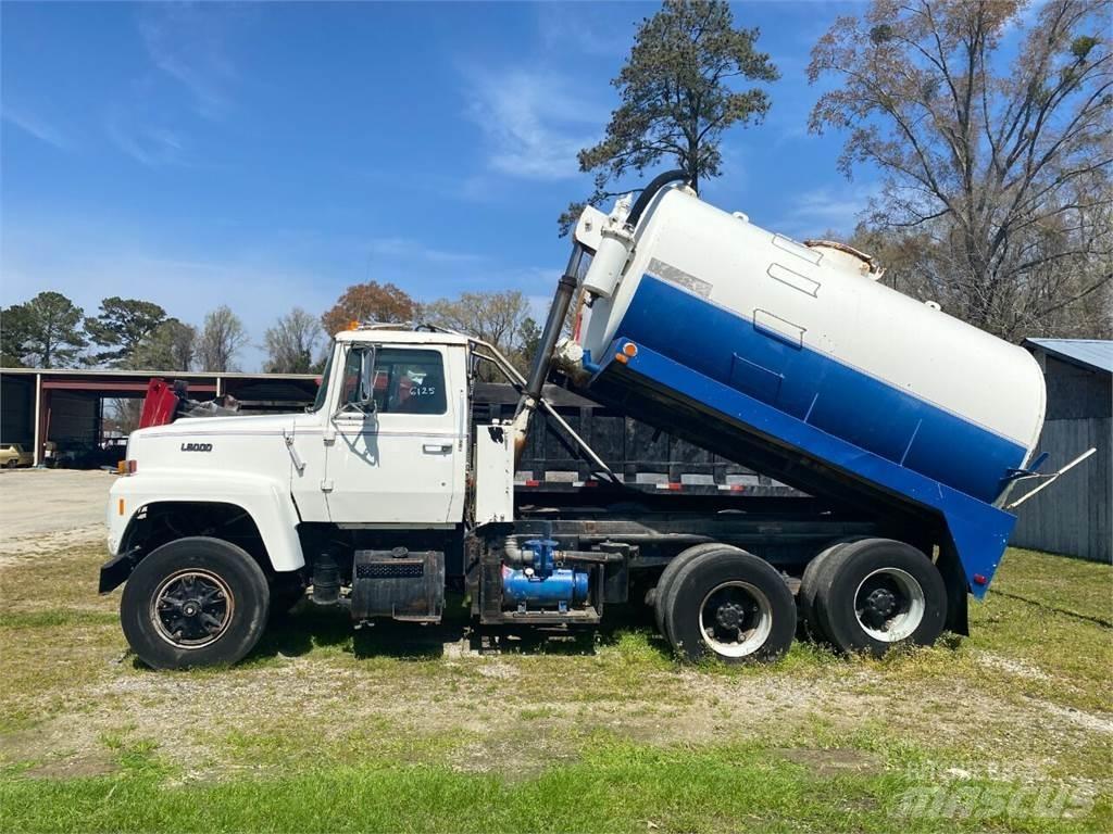 Ford L8000 Entreprenad - Övrigt