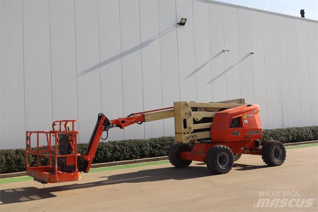 JLG 520AJ Bomliftar