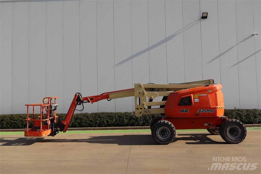 JLG 520AJ Bomliftar