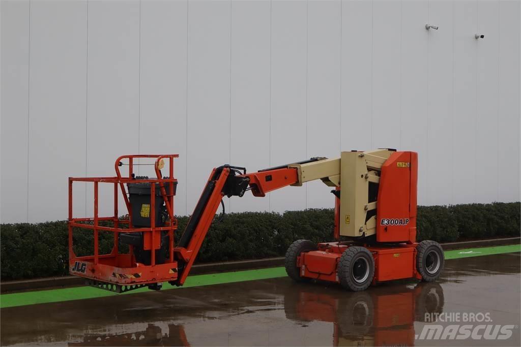 JLG E300AJP Bomliftar