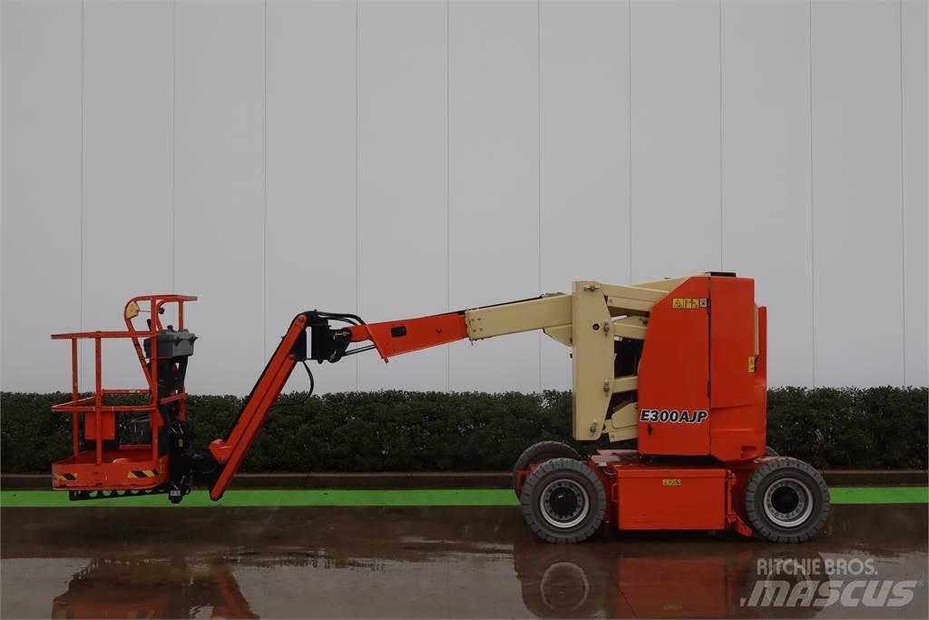 JLG E300AJP Bomliftar