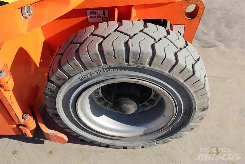 JLG E300AJP Bomliftar