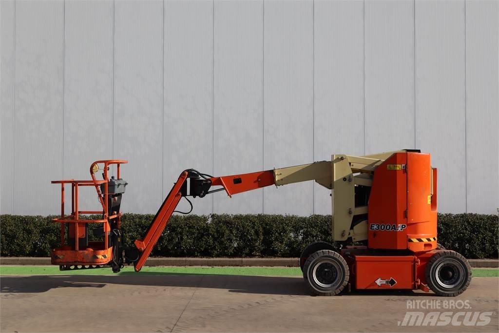 JLG E300AJP Bomliftar